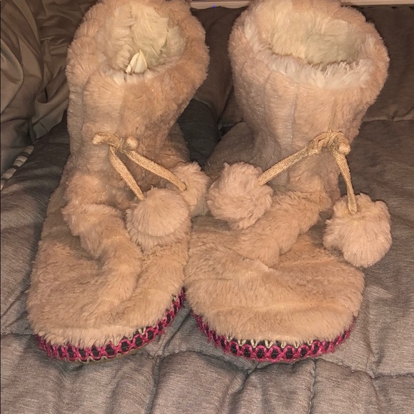 Slippers - Picture 1 of 3